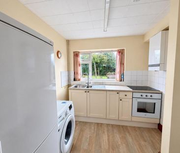 3 bedroom semi-detached house to rent - Photo 6