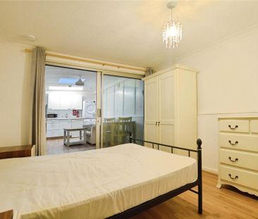 1 bedroom in a house share to rent - Photo 2