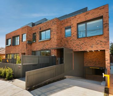 Cutting Edge Luxury Living - Photo 3
