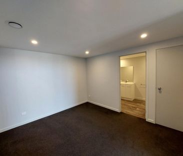 One Bedroom Central Apartment - Photo 3