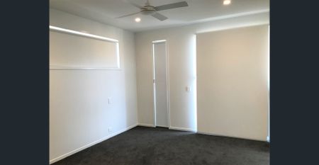 Modern Designer Home in Rochedale Estate - Photo 2