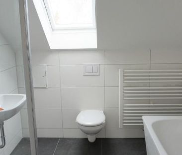 Exklusives Wohnen unterm Dach – mit Balkon und eigenem Stellplatz - Photo 2