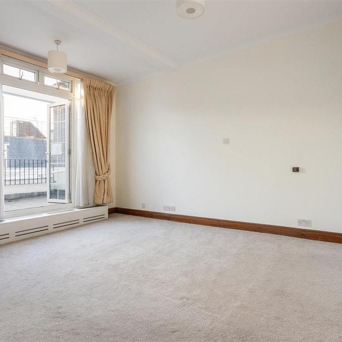 3 bedroom mews to rent - Photo 1
