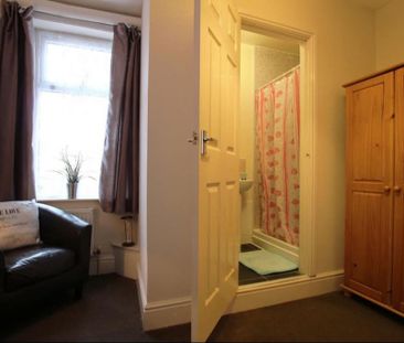 1 bedroom in a house share to rent - Photo 3