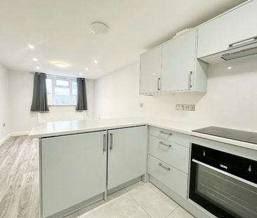 Flat to rent on - Photo 1