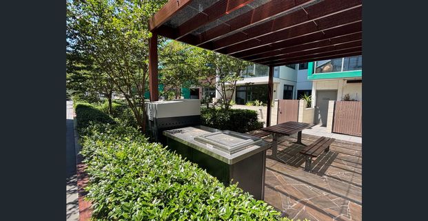 Style, Privacy, and Riverfront views - Photo 1