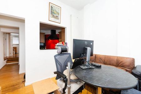 Ground Floor 1 bedroom property with patio located in the heart of Muswell Hill - Photo 3