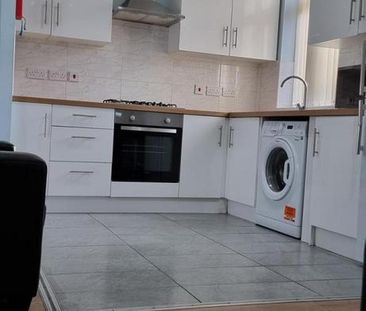 6 bedroom terraced house to rent - Photo 2