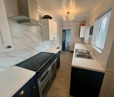 4 bedroom semi-detached house to rent - Photo 1