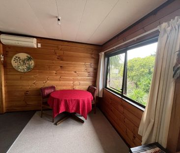 Three bed Lockwood home - Photo 3