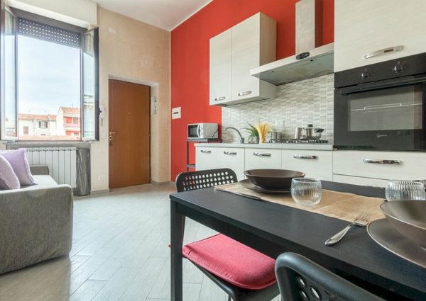 Intimate and nice single room in Via Pezzotti