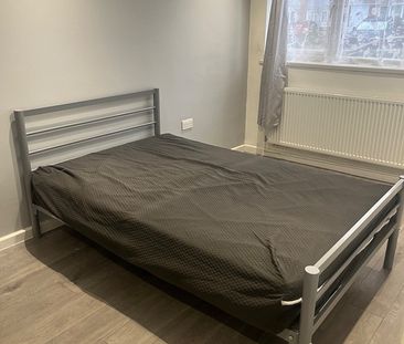 Room in a Shared House, London, E16 - Photo 5