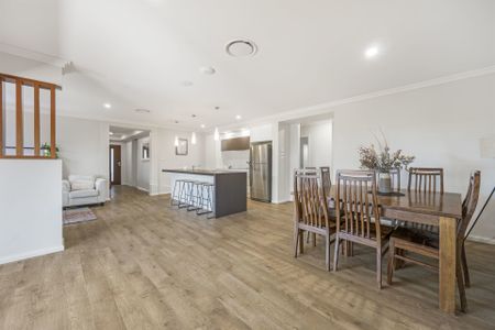 Stylish Ex-Display Home with Designer Features - Photo 4