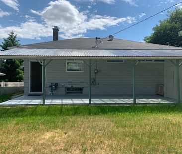 2 bdrms up 2 bdrms down well maintained Main Floor home in Winston ... - Photo 4