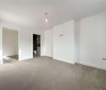 Eastwood Avenue, Ferndown, Dorset, BH22 - Photo 5