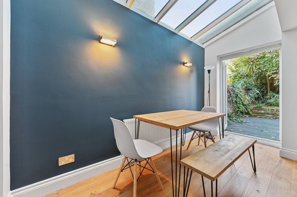 2 Bed Flat, Oaklands Grove, W12 - Photo 1