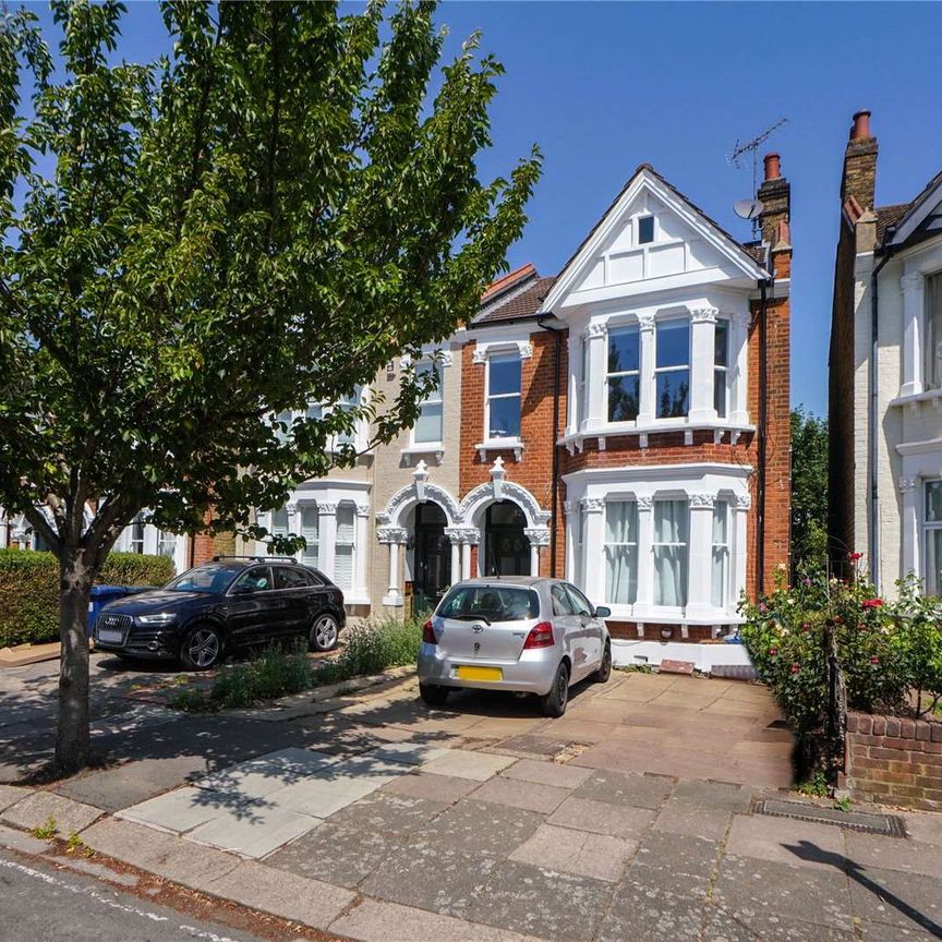 A beautiful two bedroom first floor apartment with off street parking, nestled in a quiet residential road in a sought after Ealing location. - Photo 1