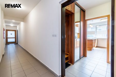 Pronájem bytu 3+kk v osobním vlastnictví 63 m², Praha 8 - Troja - Фото 2