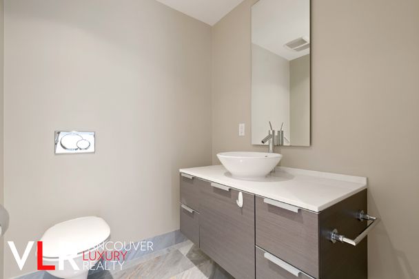 Condo in Downtown Vancouver, BC - Photo 1