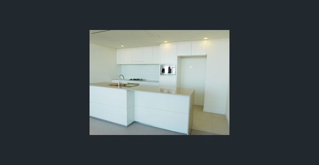 Stunning 'Pinnacle' - 2 brm with Water & sunset views. - Photo 1