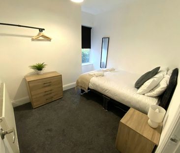 Terraced House to rent on - Photo 6