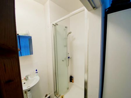 1 Bedroom - Photo 4
