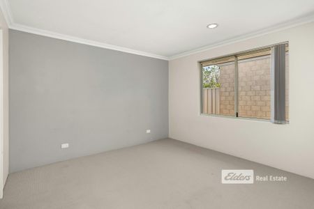CENTRALLY LOCATED TOWNHOUSE - Photo 2
