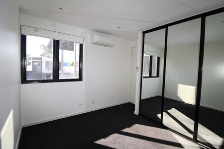 1/30 Type St, Richmond VIC 3121 - Townhouse For Rent | Domain - Photo 2