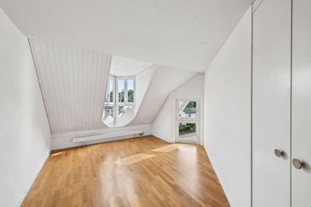 Helle Maisonette-Wohnung mit Cheminée und grosszügiger Raumaufteilung - Foto 4