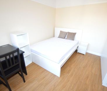 4 bedroom terraced house to rent - Photo 2