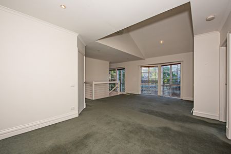 1 Lewisham Lane, Windsor VIC 3181 - House For Rent | Domain - Photo 4