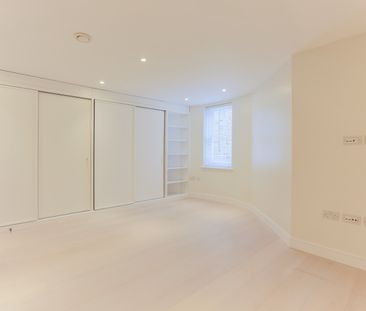 1 Bedroom Flat, Gerrard Street, London, Greater London, Soho, W1D - Photo 1