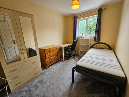 6 Bed Student Accommodation - Photo 4