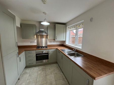 3 bedroom semi-detached house to rent - Photo 5