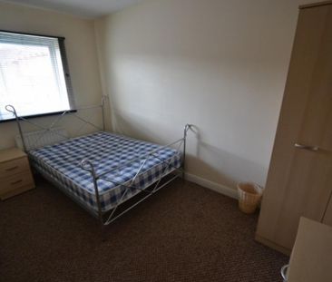 3 bedroom semi-detached house to rent - Photo 6