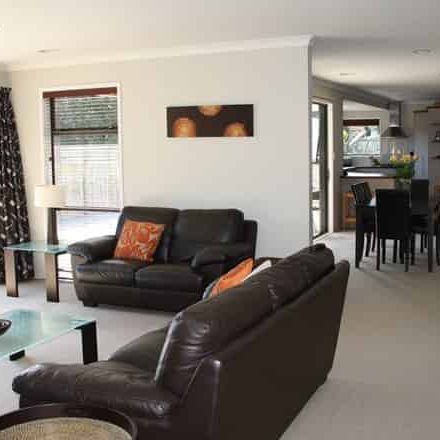 Modern Lynmore Home - Photo 4