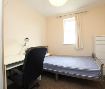 4 bedroom terraced house to rent - Photo 5