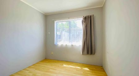 Family Home In Central Location - Photo 4