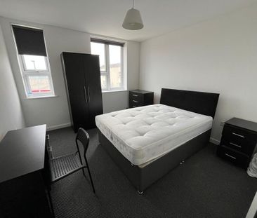 1 bedroom in a flat share to rent - Photo 4