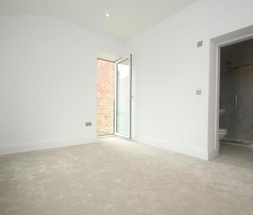 3 bedroom flat to rent - Photo 5