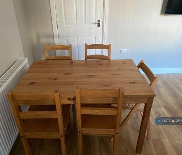 1 bedroom in a house share to rent - Photo 2