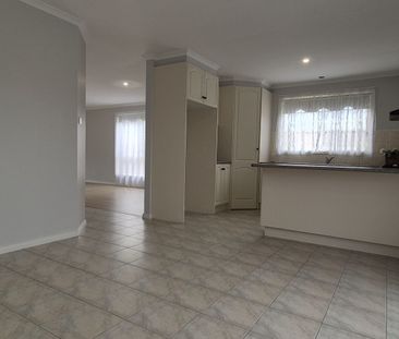 2/14 View St, St Albans, VIC 3021 - Photo 3