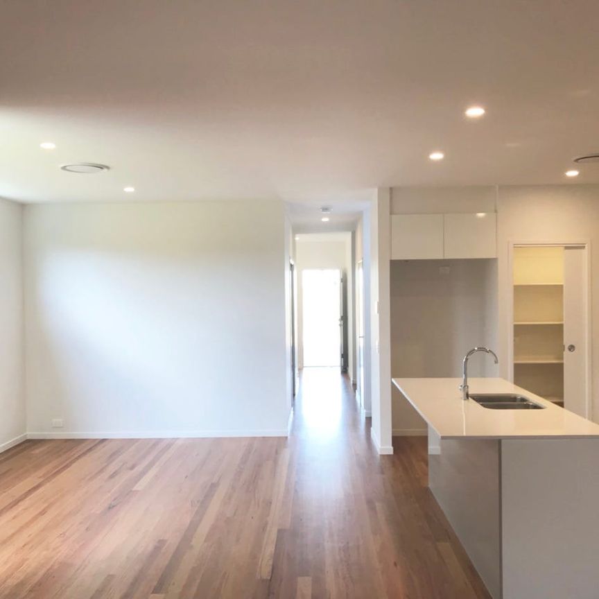 Modern Designer Home in Rochedale Estate - Photo 1