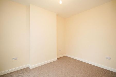 2 bedroom end of terrace house to rent - Photo 5