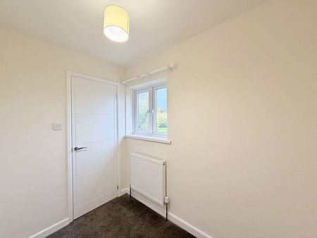 3 bedroom end of terrace house to rent - Photo 3