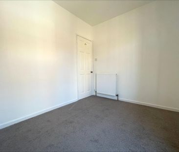 2 bedroom end of terrace house to rent - Photo 2