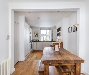 3 bedroom flat to rent - Photo 4