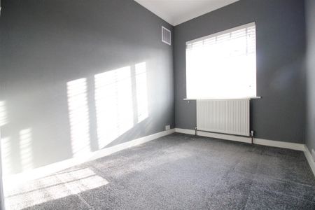 Goshawk Gardens, Hayes - Photo 4