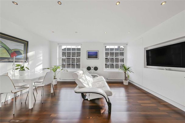 Modern two bedroom apartment with wooden floors thought out - Photo 1