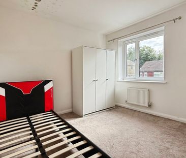 Detached House to rent - Pinnacle Hill, Bexleyheath, DA7 - Photo 2